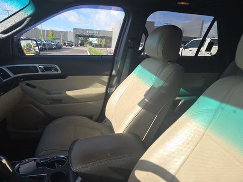 Used 2015 Ford Explorer Limited w/ Equipment Group 301A FWD image 10