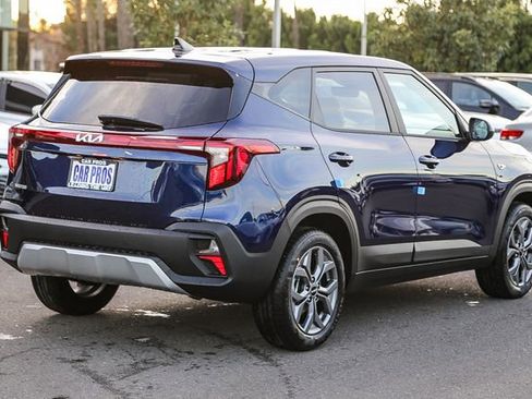 New 2026 Kia Seltos LX image 9