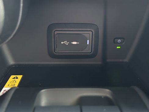 Used 2021 Toyota Venza XLE w/ Softex Package image 31