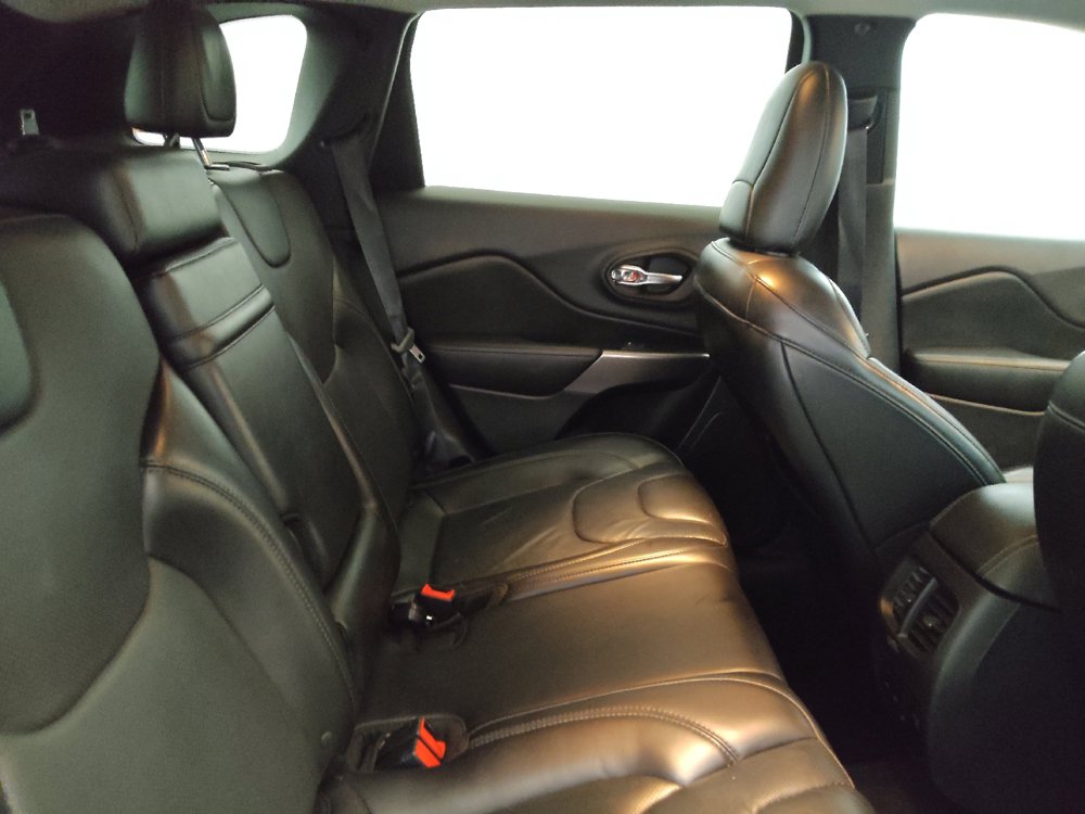Used 2019 Jeep Cherokee Limited FWD image 19