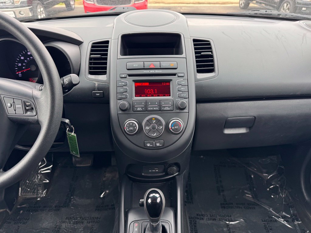 Used 2013 Kia Soul FWD image 2