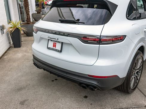 Used 2022 Porsche Cayenne S Platinum image 6