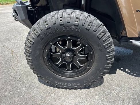 Used 2015 Jeep Wrangler Unlimited Sahara AWD/4WD image 17