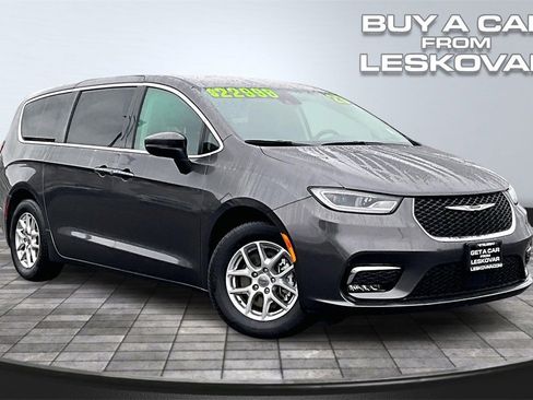 Used 2023 Chrysler Pacifica Touring-L image 1