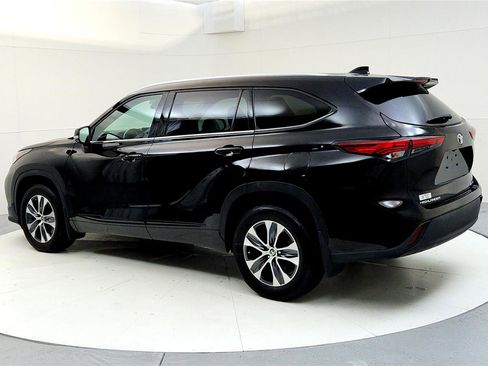 Certified 2022 Toyota Highlander XLE image 4