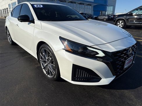 Used 2023 Nissan Altima 2.0 SR image 11