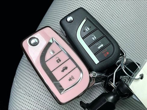 Used 2021 Toyota Corolla LE image 14