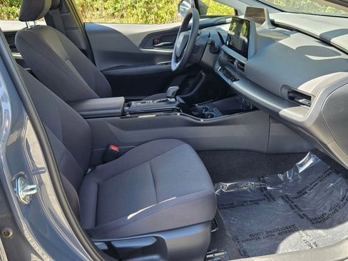 Used 2025 Toyota Prius LE image 31