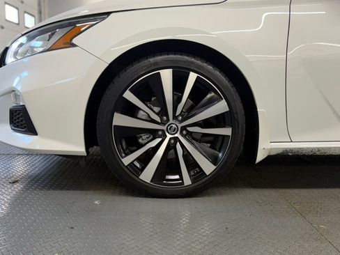 Used 2021 Nissan Altima 2.5 SR w/ SR Premium Package AWD/4WD image 13