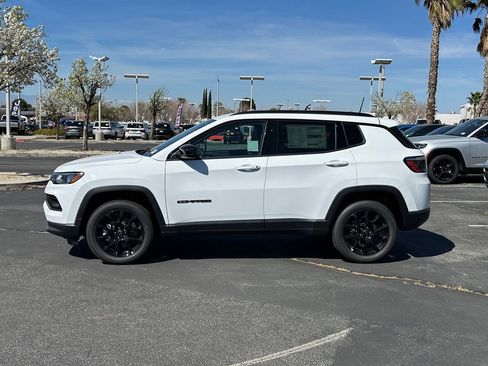 New 2026 Jeep Compass Latitude image 3