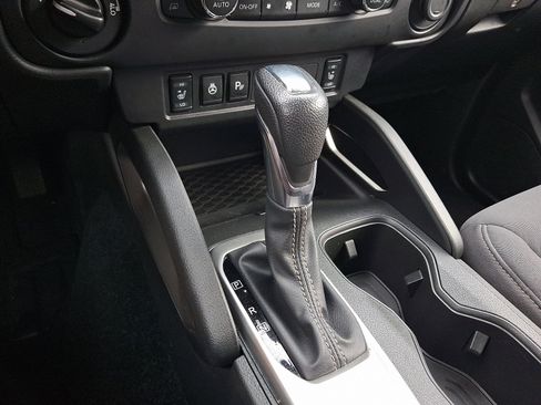 Used 2024 Nissan Frontier SV w/ SV Convenience Package image 21