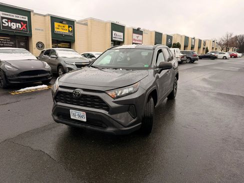 Used 2020 Toyota RAV4 LE image 23