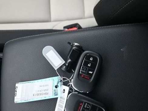 Used 2025 Honda CR-V EX image 11