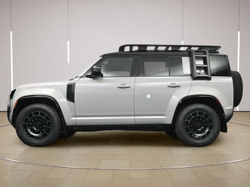 New 2026 Land Rover Defender 110 AWD/4WD image 28