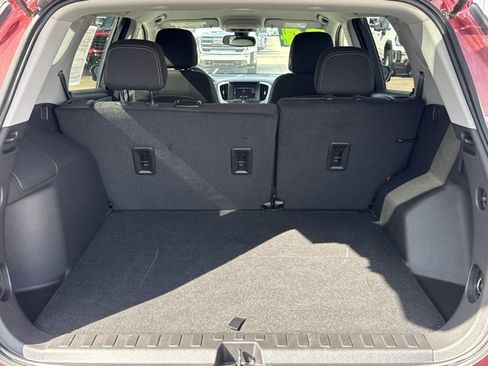 Used 2024 GMC Terrain SLE w/ Driver Convenience Package image 9