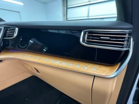 Used 2024 Jeep Grand Wagoneer L Series III AWD/4WD image 12
