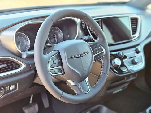 New 2026 Chrysler Voyager LX image 17