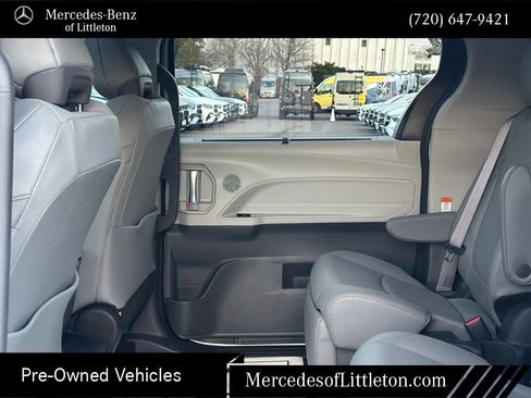 Used 2024 Toyota Sienna Limited image 17