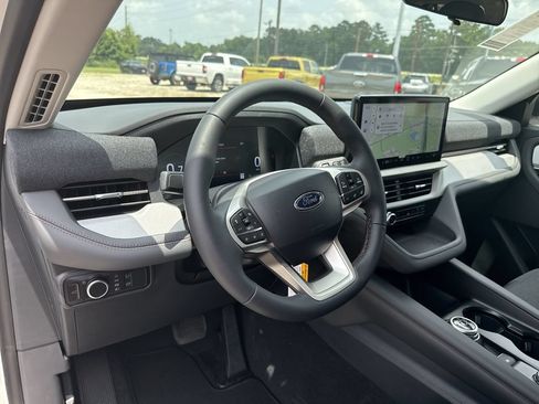 New 2026 Ford Explorer Active RWD image 13