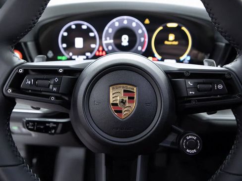 Certified 2025 Porsche Cayenne Coupe image 14