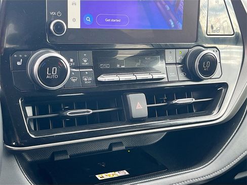 Used 2024 Toyota Highlander XLE image 16