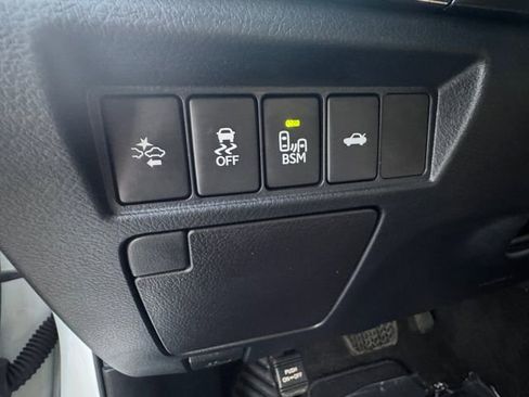 Used 2018 Toyota Avalon XLE Premium image 6