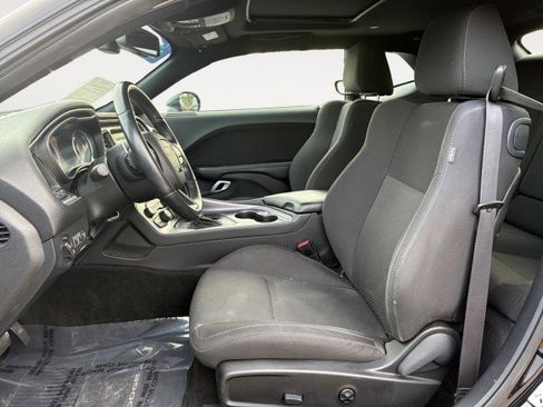 Used 2015 Dodge Challenger R/T image 10