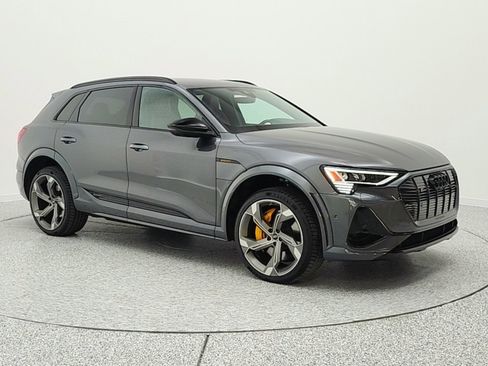Used 2023 Audi e-tron S Premium Plus w/ Black Optic Package image 3