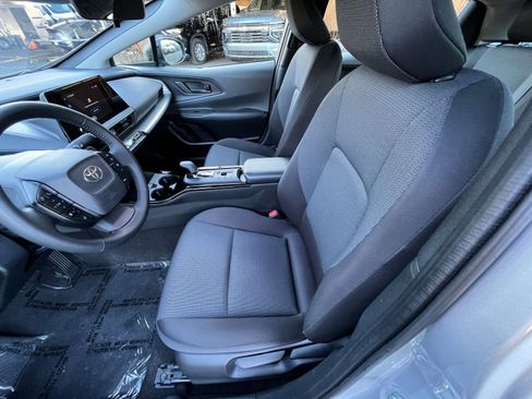 Used 2025 Toyota Prius LE image 27