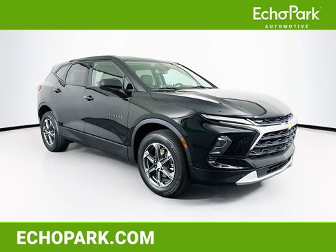 Used 2025 Chevrolet Blazer LT image 1