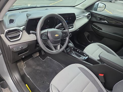 Used 2025 Chevrolet TrailBlazer LT AWD/4WD image 15
