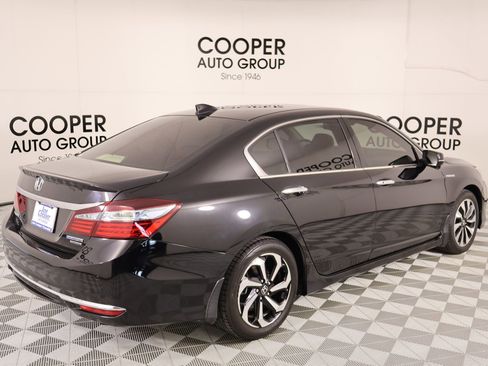 Used 2017 Honda Accord Touring image 22