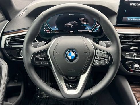 Certified 2023 BMW 530e xDrive w/ Premium Package AWD/4WD image 22
