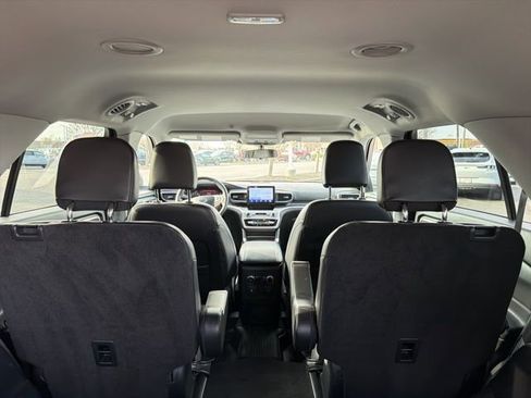 Used 2022 Ford Explorer XLT w/ Equipment Group 202A image 16