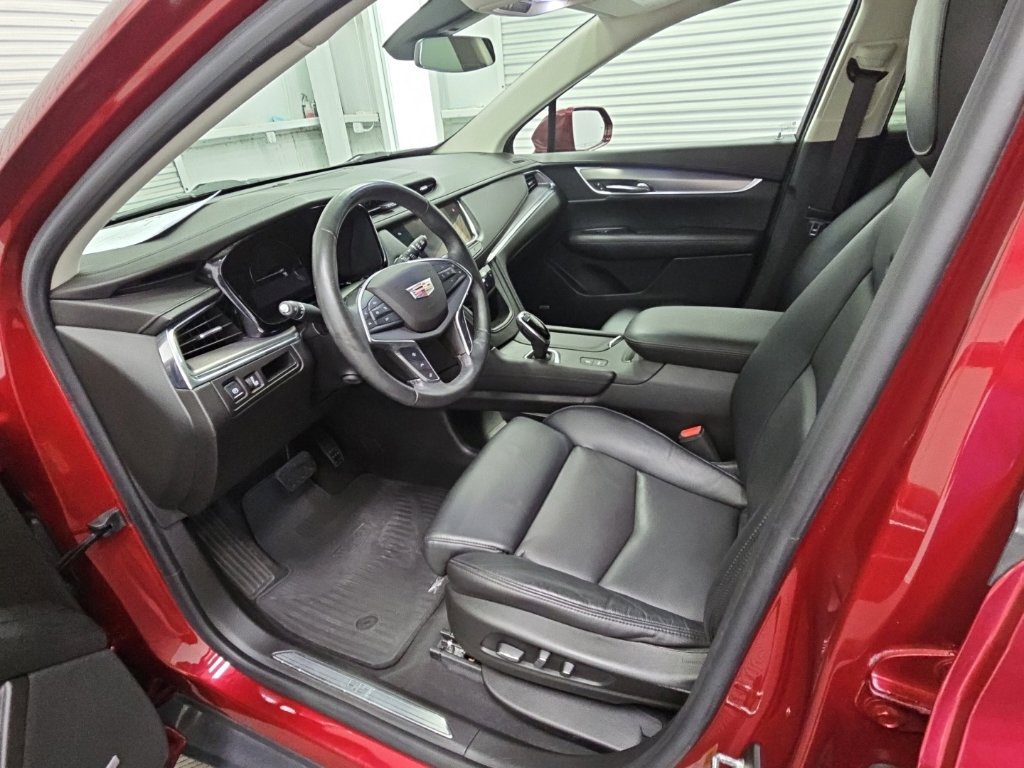 Used 2017 Cadillac XT5 Premium Luxury FWD image 12