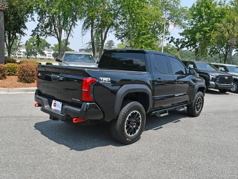 Certified 2025 Toyota Tacoma TRD Off-Road AWD/4WD image 4