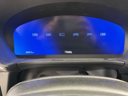 Used 2025 Ford Escape Platinum w/ Premium Technology Package AWD/4WD image 15