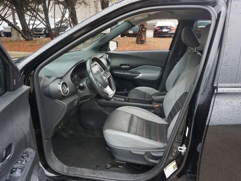 Used 2023 Nissan Kicks SR w/ SR Premium Package FWD image 2