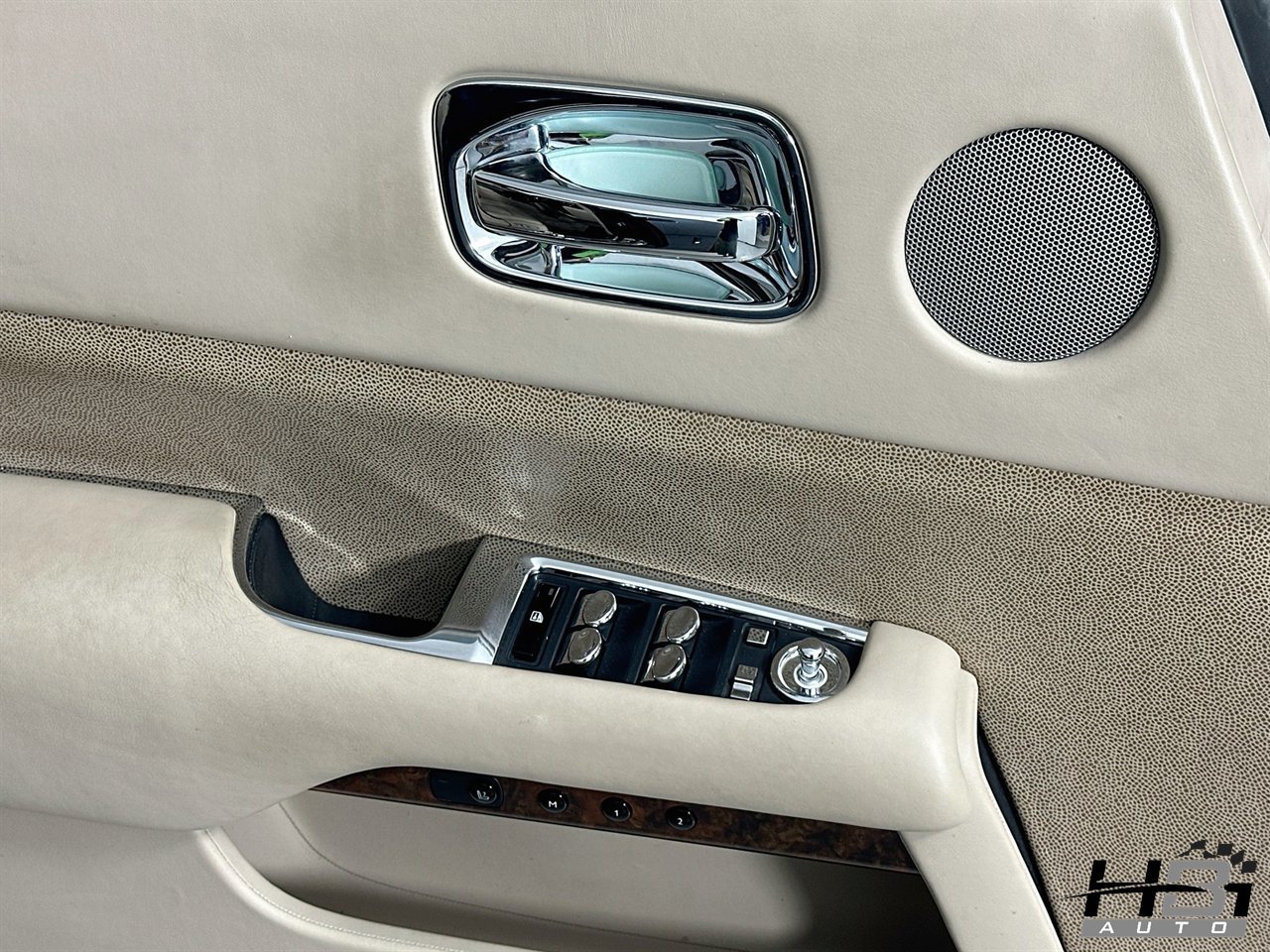 Used 2015 Rolls-Royce Wraith RWD image 13