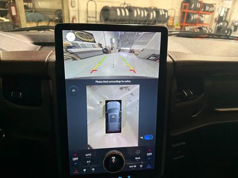 Used 2022 Ford Expedition Max Limited image 22