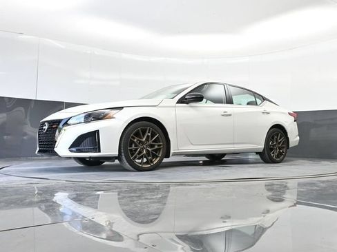 Used 2025 Nissan Altima 2.5 SR w/ SR Premium Package AWD/4WD image 59