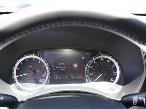 Used 2024 Toyota Highlander LE AWD/4WD image 22