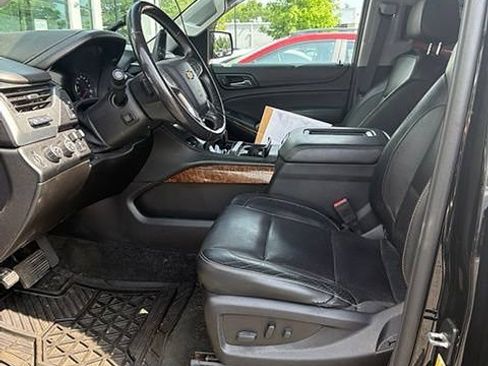 Used 2018 Chevrolet Suburban Premier AWD/4WD image 7