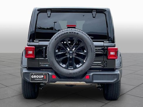 Used 2025 Jeep Wrangler Unlimited Sahara w/ Safety Group AWD/4WD image 5