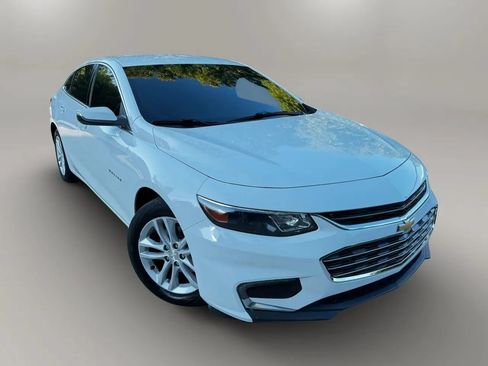 Used 2017 Chevrolet Malibu LT FWD image 2
