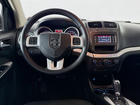 Used 2020 Dodge Journey SE w/ SE Popular Equipment Group image 25