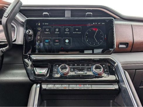 Used 2024 GMC Sierra 3500 Denali Ultimate AWD/4WD image 30