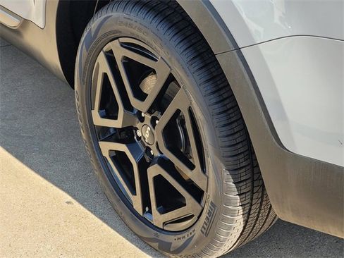 Used 2023 Kia Telluride EX X-Line image 7