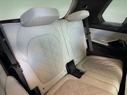 Certified 2025 BMW X7 xDrive40i w/ M Sport Package AWD/4WD image 41