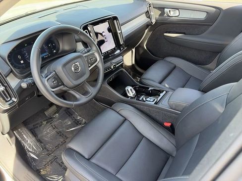 Certified 2025 Volvo XC40 B5 Plus w/ Climate Package image 19